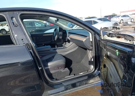 2023 Tesla Model Y Awd/Long Range Dual Motor All-Wheel Drive z USA, uszkodzony, nr VIN 7SAYGDEE4PF685256